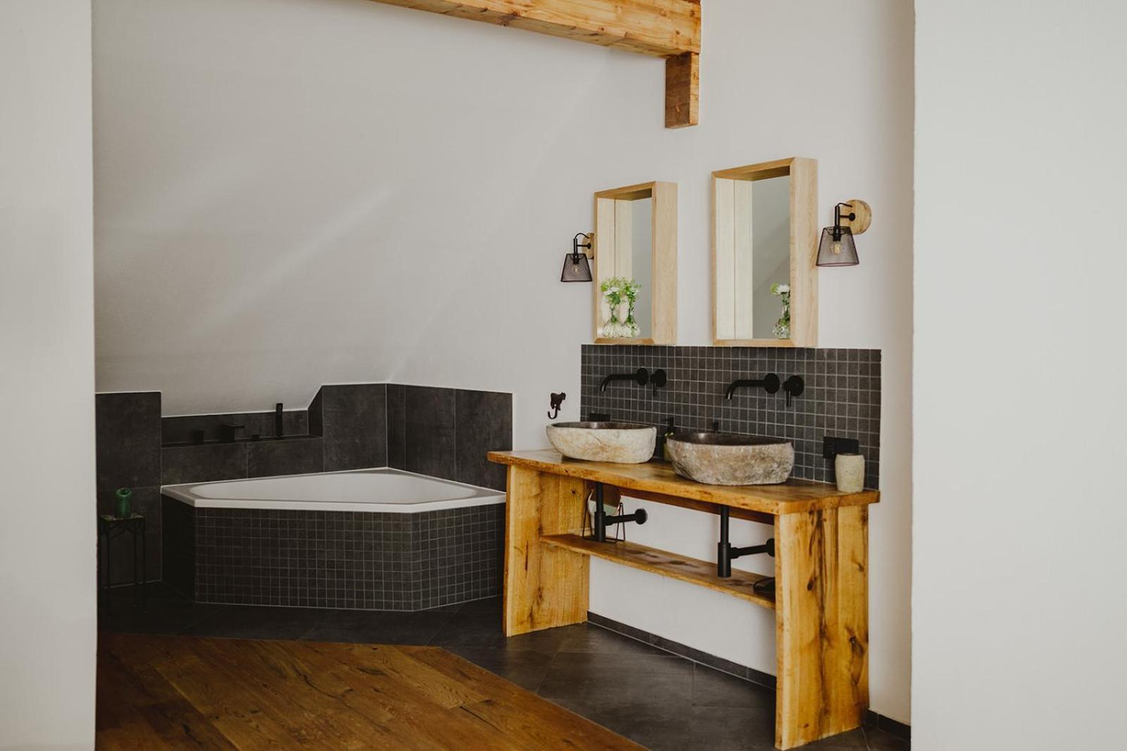 Alte Baeckerei Apartment Bescheid Ngoại thất bức ảnh